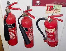 3 x Fire Extinguishers - CL674 - Location: Telford, TF3 Collections: This item is to be removed from