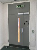 1 x Door With Door Release Button - Includes Door Frame, Side & Top Panel&nbsp; - Dimensions: W1