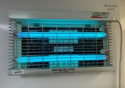 1 x Chameleon 1x2 Commercial Fly Zapper - Ref: BK190 - CL686 - Location: Altrincham WA14This lot was