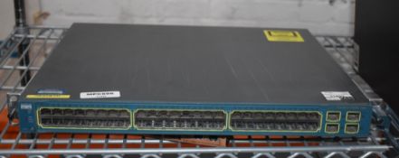 1 x Cisco WS-C3560G-48TS-S Catalyst 3560 Gigabit Ethernet Switch - Ref: MPC696 WH3 - CL011 -