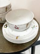 1 x Set Of Christmas Crockery - Ref: AUR164  - CL652 - Location: Altrincham WA14 Lot Includes:  4