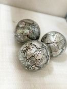 1 x Set Of Three Becara Ornamental Glittered Balls - Ref: AUR118  - CL652 - Location: Altrincham