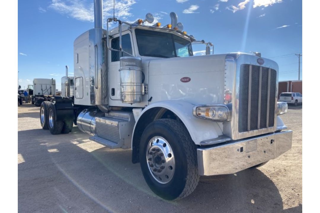 2015 Peterbilt 389 Flattop VIN: 1XPXD49X9FD279216 Odometer States: 226564 C - Image 2 of 9