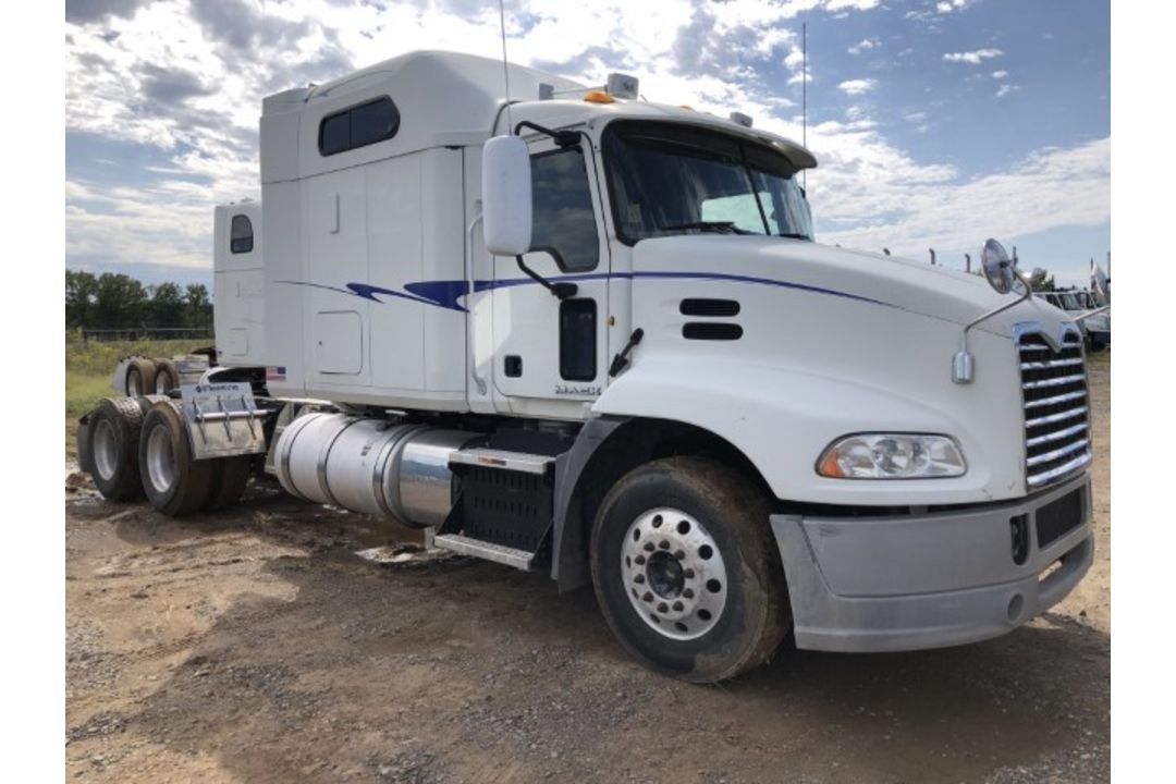 2013 Mack CXU613 VIN: 1M1AW09Y9DM031676 Odometer States: 636148 Color: Whit - Image 2 of 6