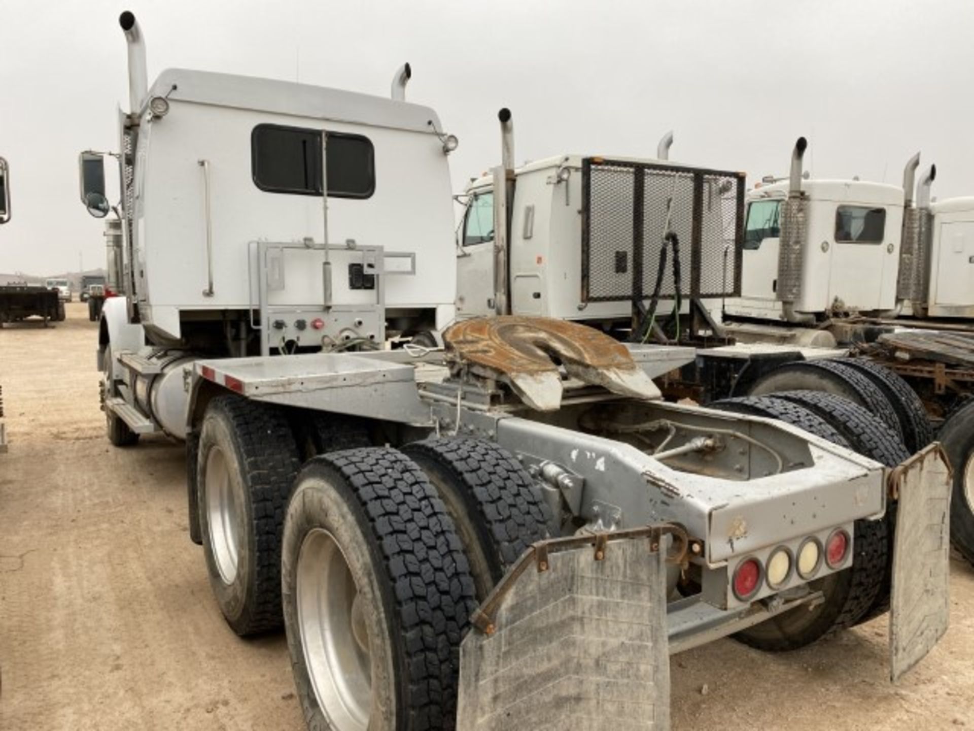 2012 Western Star 4900 VIN: 5KJJAEBG6CPBK9001 Odometer States: 97929 Color: - Image 4 of 5