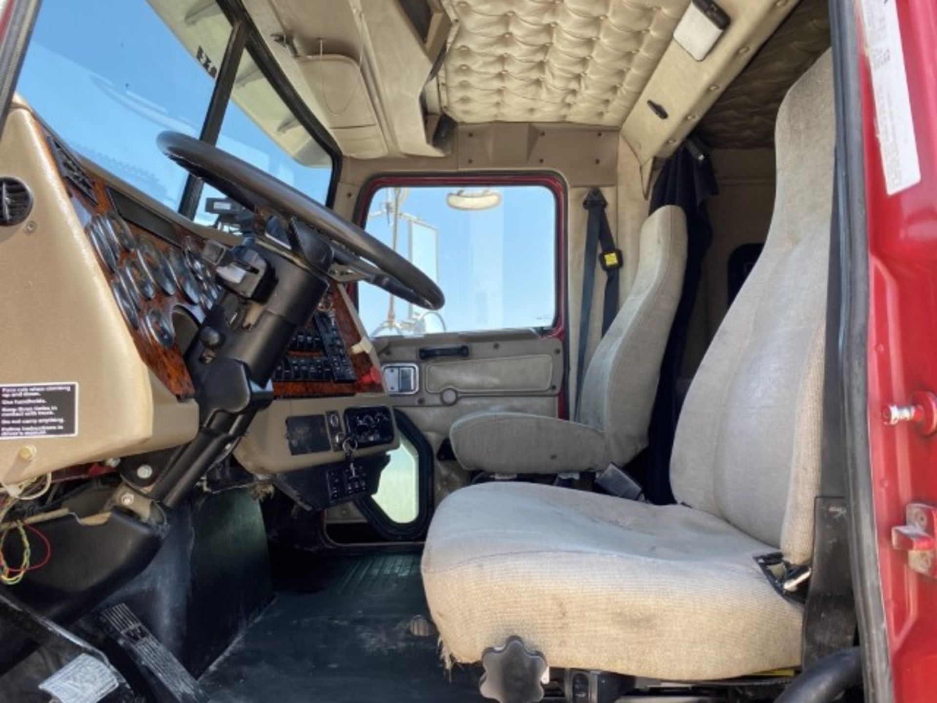 2012 Western Star 4900ex VIN: 5KJJALDRXCPBR6915 Odometer States: 203603 Col - Image 5 of 7