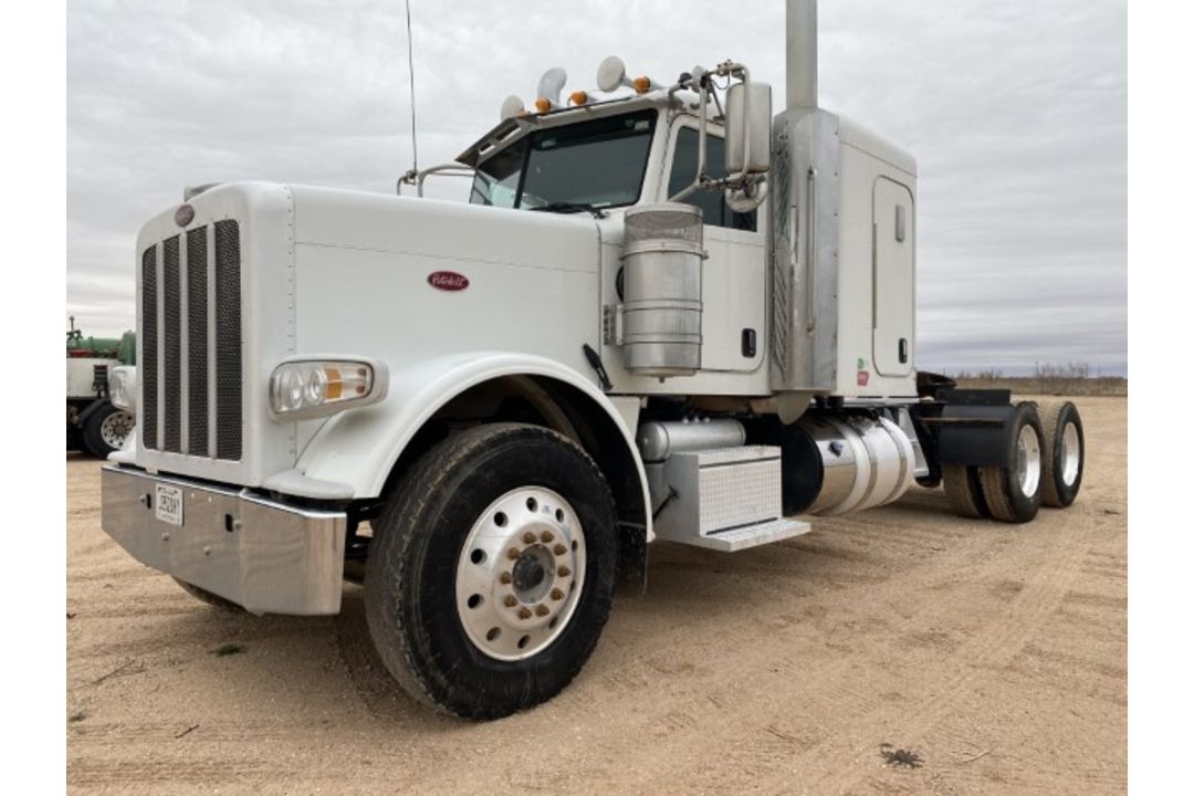 2015 Peterbilt 389 Flattop VIN: 1XPXD49X9FD279216 Odometer States: 226564 C - Image 1 of 9