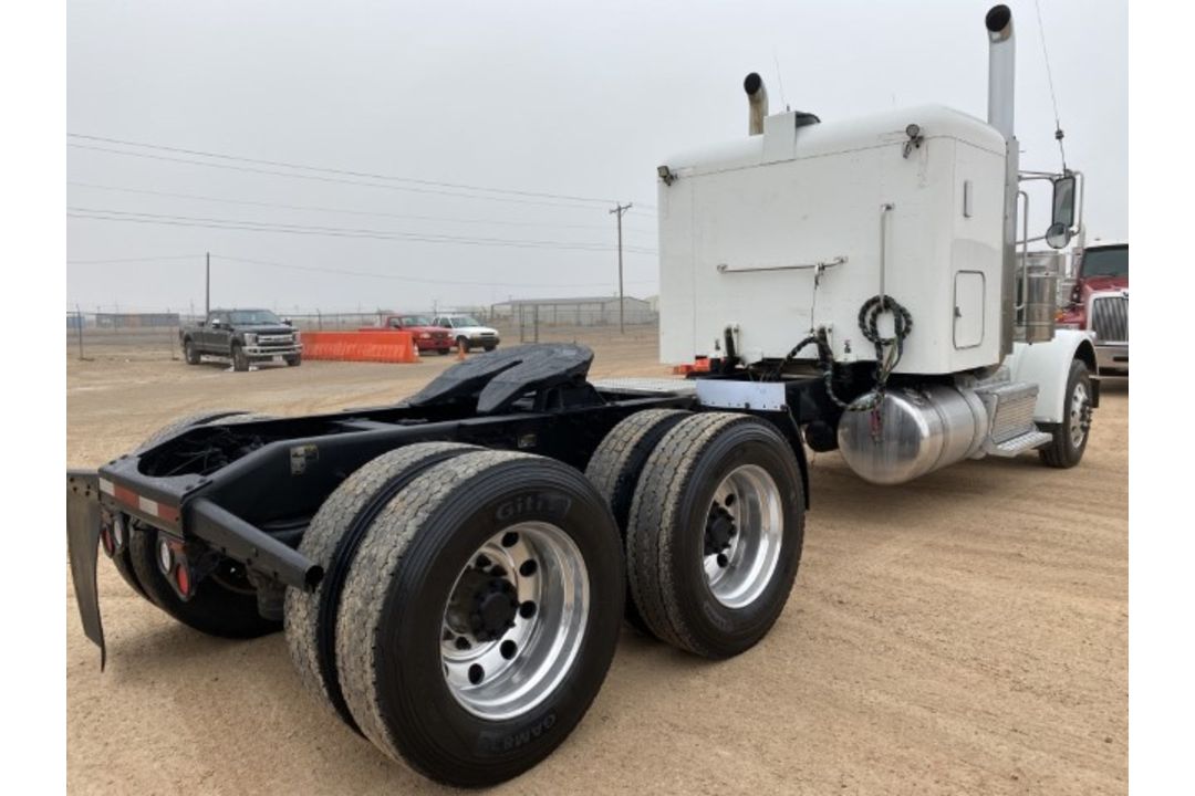 2016 Peterbilt 389 Flattop VIN: 1XPXD49XXGD323130 Odometer States: 203548 C - Image 3 of 9