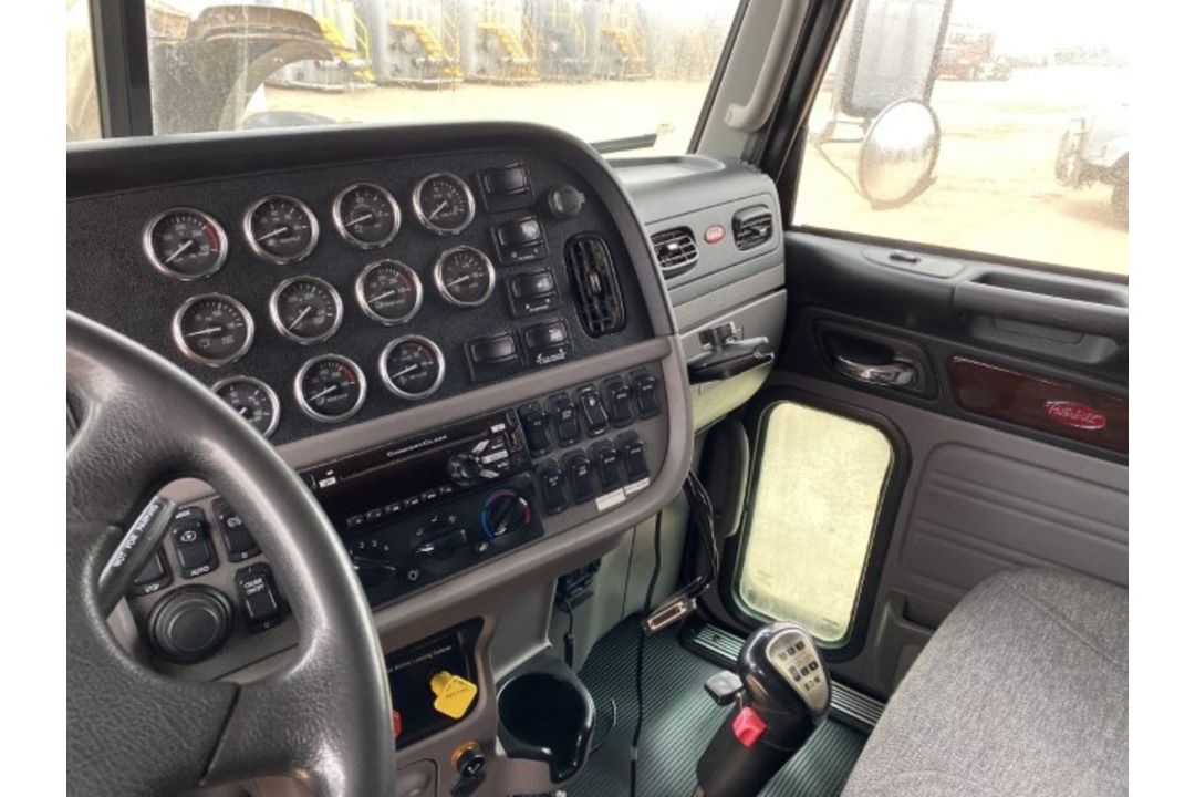 2015 Peterbilt 389 Flattop VIN: 1XPXD49X2FD268607 Odometer States: 181536 C - Image 8 of 9