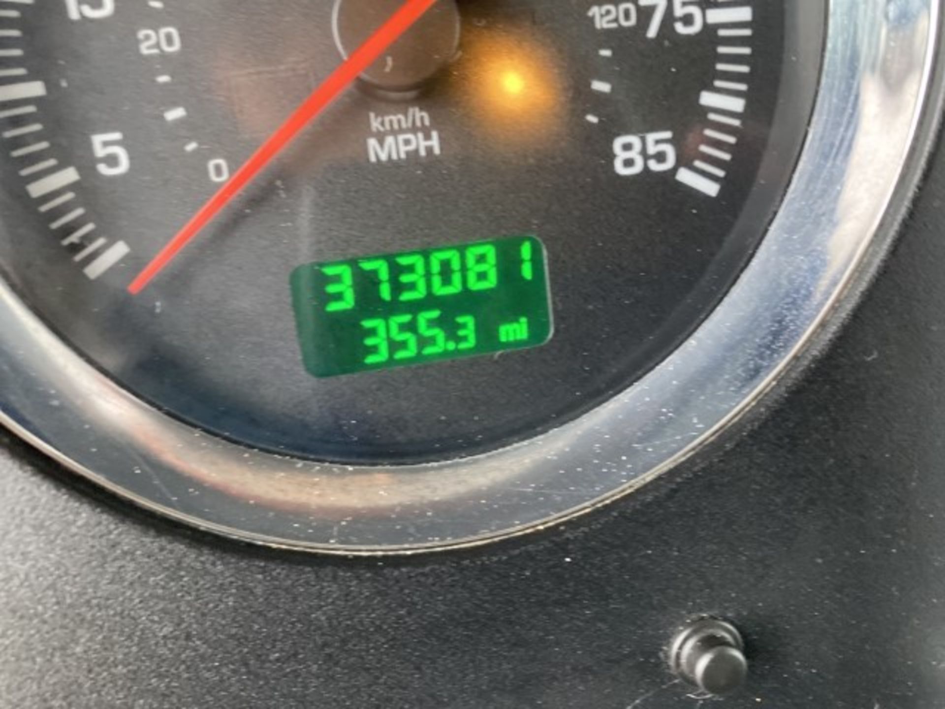 2015 Kenworth T800 VIN: 1XKDD40X6FJ467120 Odometer States: 373081 Color: Gr - Image 7 of 8