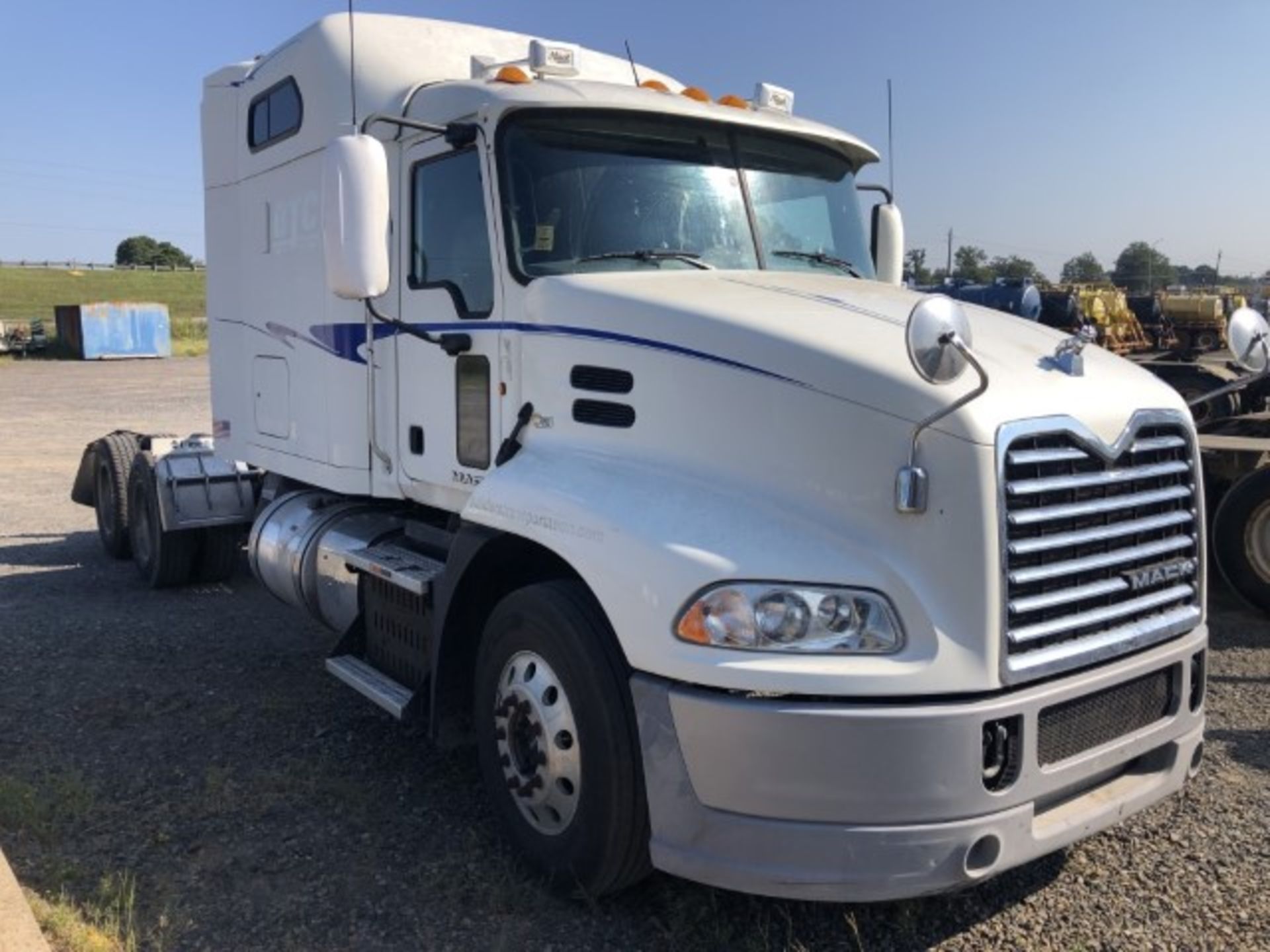 2014 Mack CXU613 VIN: 1M1AW09Y0EM041465 Odometer States: 502432 Color: Whit - Image 2 of 6
