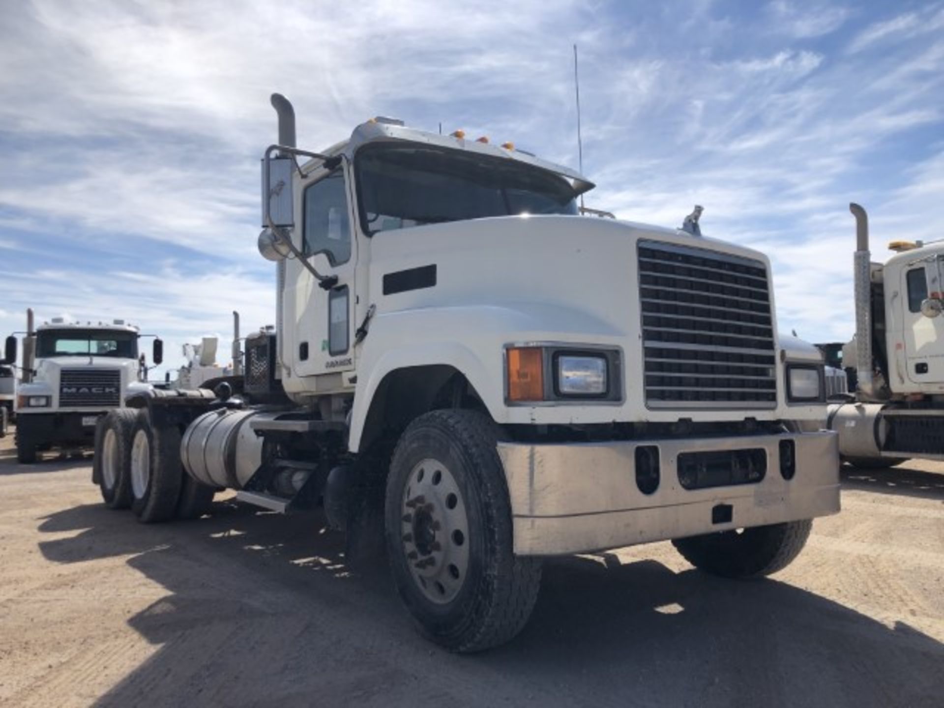2015 Mack CHU613 VIN: 1M1AN07Y6FM018960 Odometer States: 378020 Color: Whit - Image 2 of 6