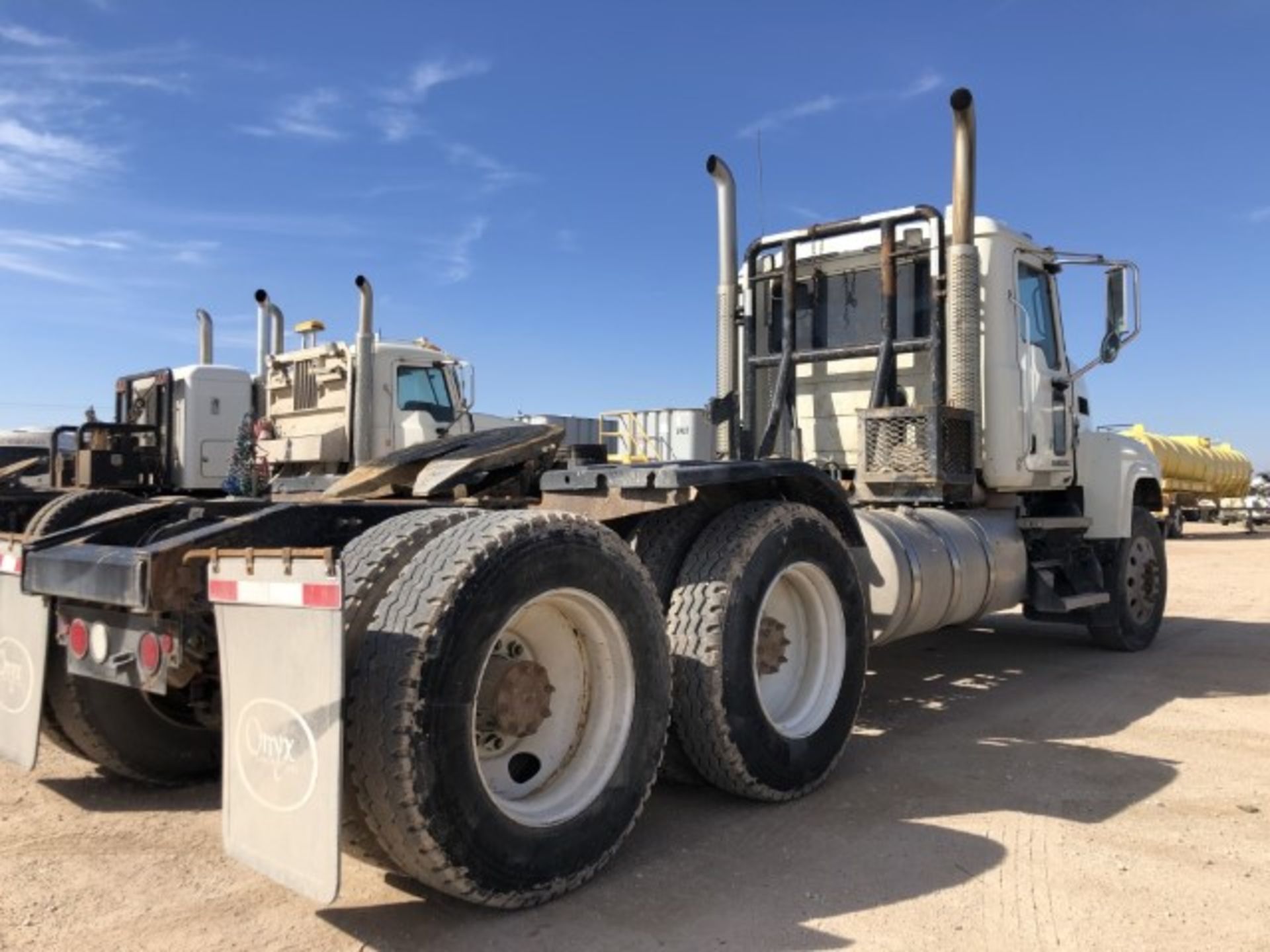 2015 Mack CHU613 VIN: 1M1AN07Y6FM018960 Odometer States: 378020 Color: Whit - Image 3 of 6