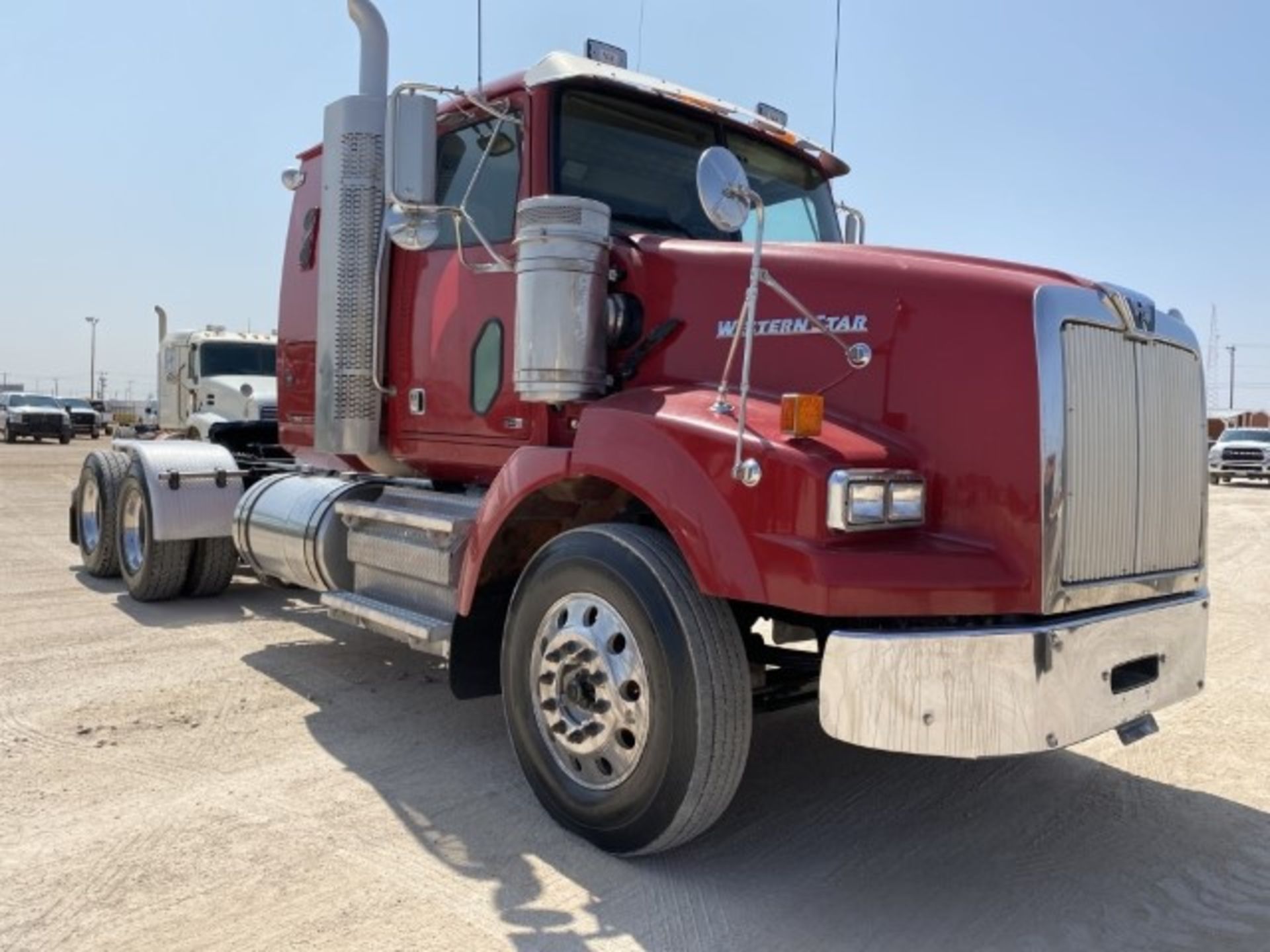 2012 Western Star 4900ex VIN: 5KJJALDRXCPBR6915 Odometer States: 203603 Col - Image 2 of 7