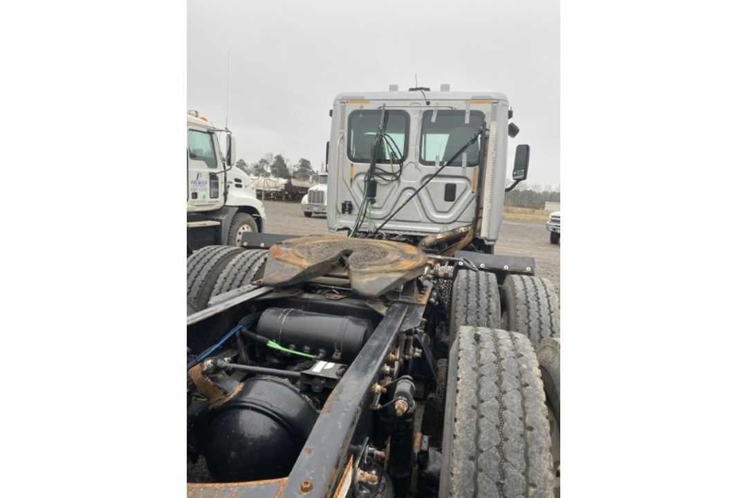 2011 Freightliner Cascadia VIN: 1FUJGEDRXBSBD8648 Odometer States: TMU Colo - Image 3 of 5