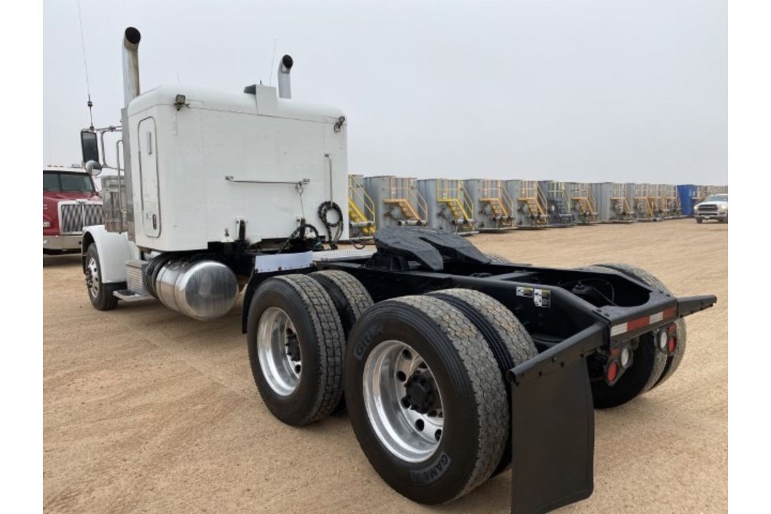 2016 Peterbilt 389 Flattop VIN: 1XPXD49XXGD323130 Odometer States: 203548 C - Image 4 of 9