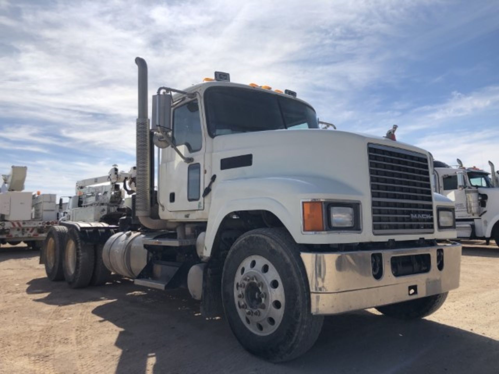 2013 Mack CHU613 VIN: 1M1AN07Y4DM014046 Odometer States: 359483 Color: Whit - Image 2 of 6