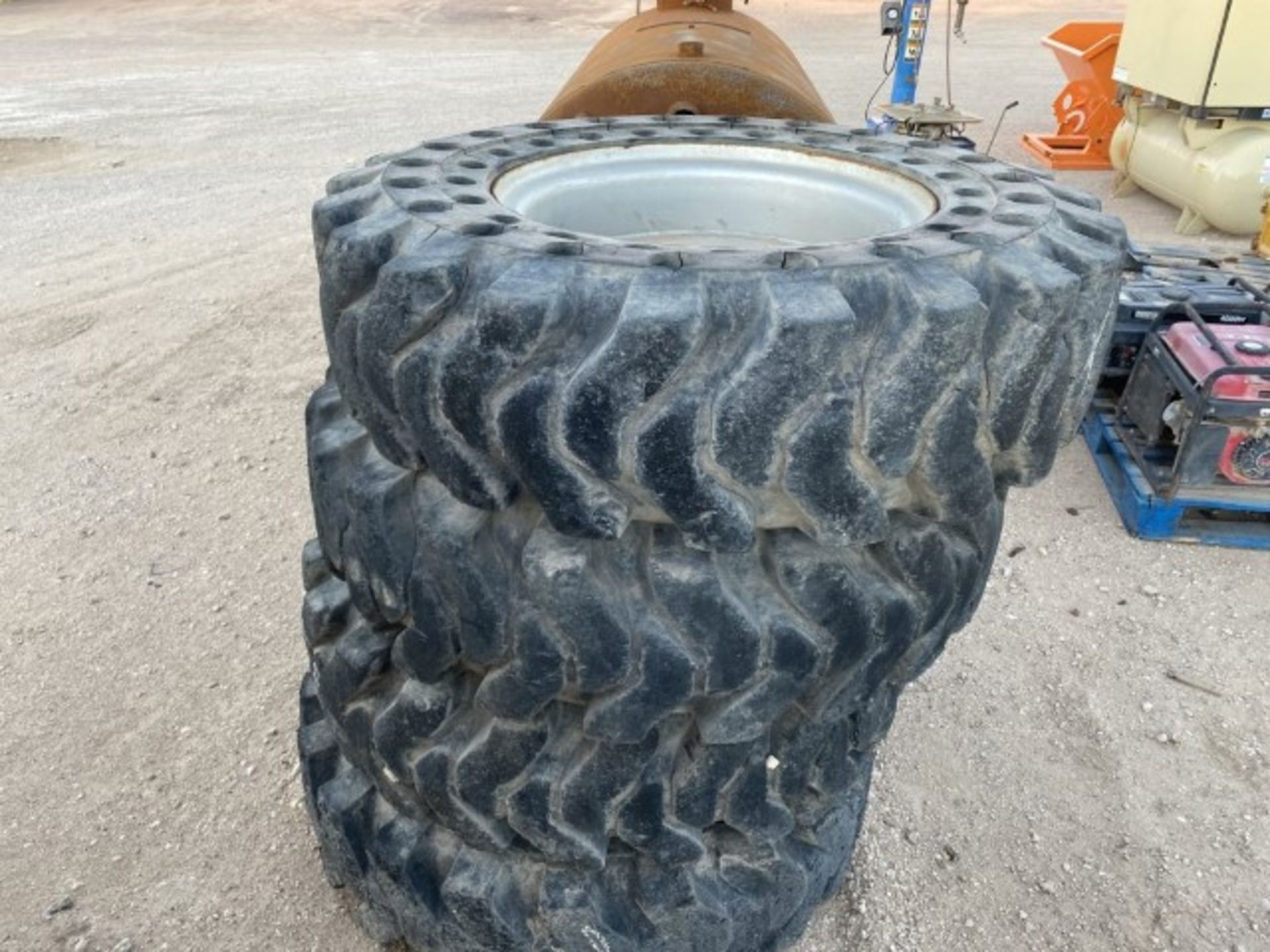 4-tong Yong 13.00-24/8.50 Location: Odessa, TX