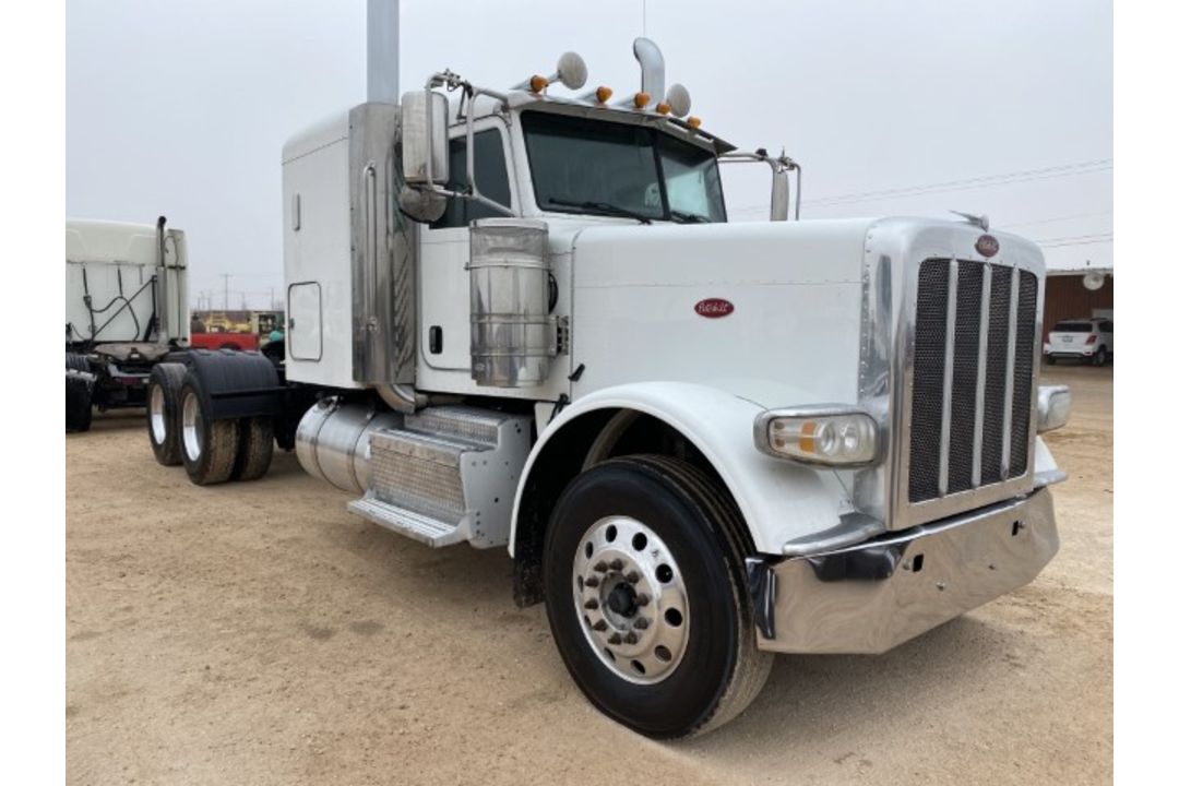 2015 Peterbilt 389 Flattop VIN: 1XPXD49X2FD268607 Odometer States: 181536 C - Image 2 of 9