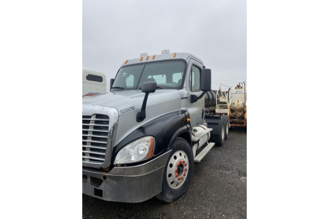 2011 Freightliner Cascadia VIN: 1FUJGEDRXBSBD8648 Odometer States: TMU Colo - Image 2 of 5