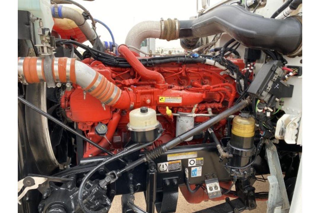 2015 Peterbilt 389 Flattop VIN: 1XPXD49X2FD268607 Odometer States: 181536 C - Image 6 of 9