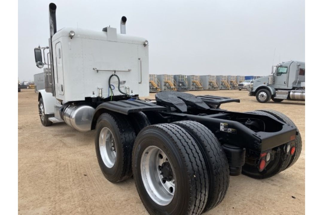 2015 Peterbilt 389 Flattop VIN: 1XPXD49X2FD268607 Odometer States: 181536 C - Image 4 of 9