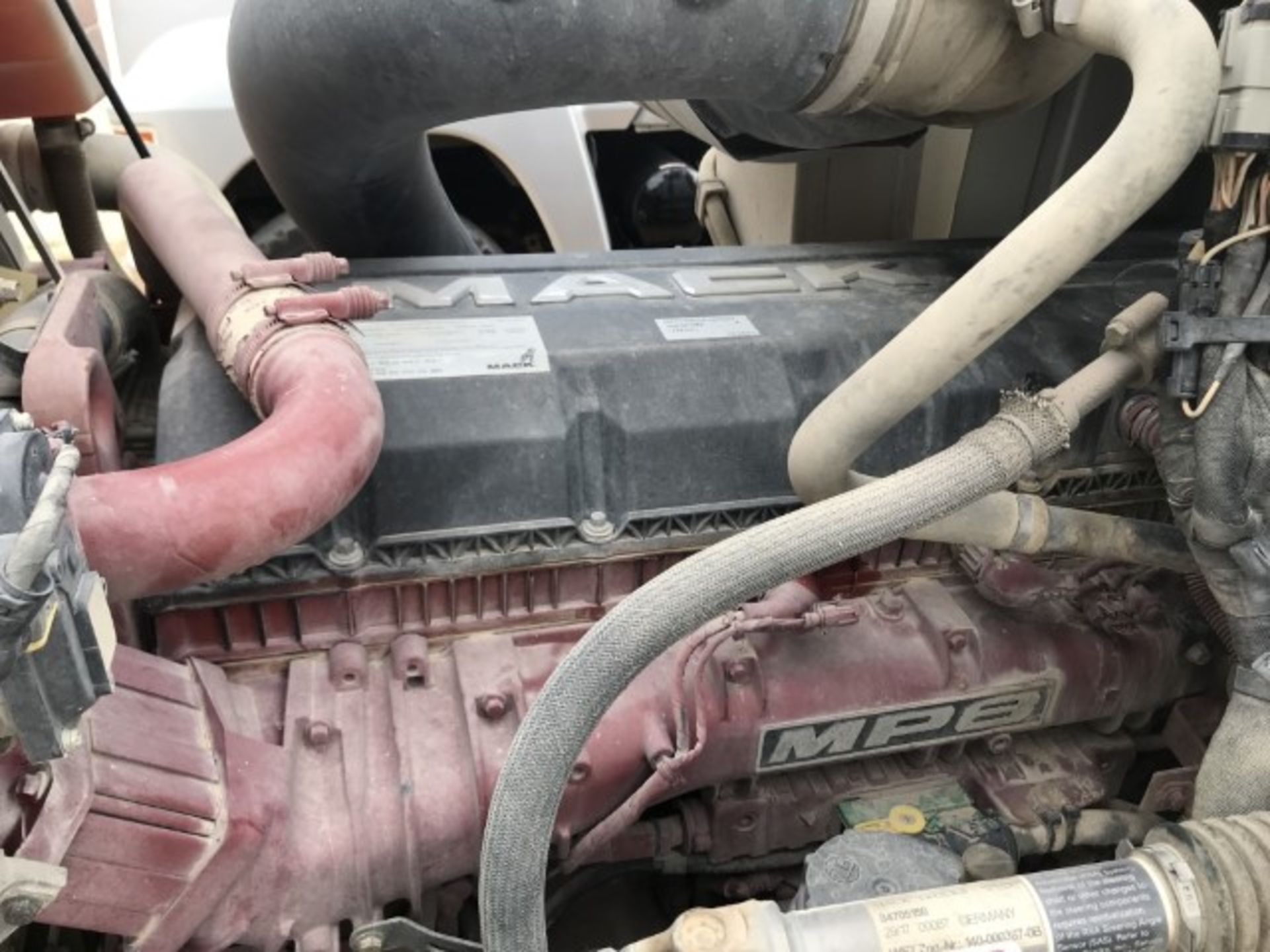 2018 Mack CHU613 VIN: 1M1AN07Y8JM028401 Odometer States: 127,183 Color: Gra - Image 6 of 8