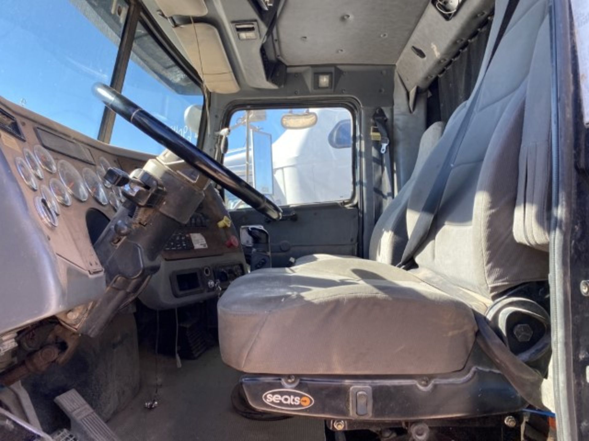 2007 Western Star 4900 VIN: 5KJJBLCB67PX71661 Odometer States: 63553 Color: - Image 5 of 6