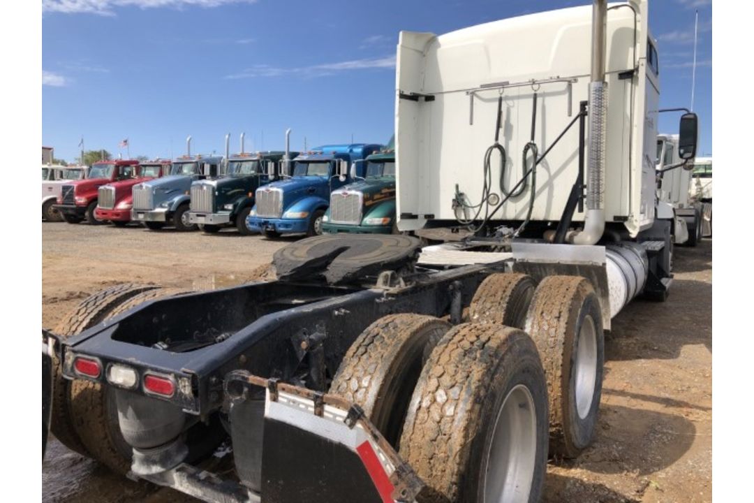 2013 Mack CXU613 VIN: 1M1AW09Y9DM031676 Odometer States: 636148 Color: Whit - Image 3 of 6