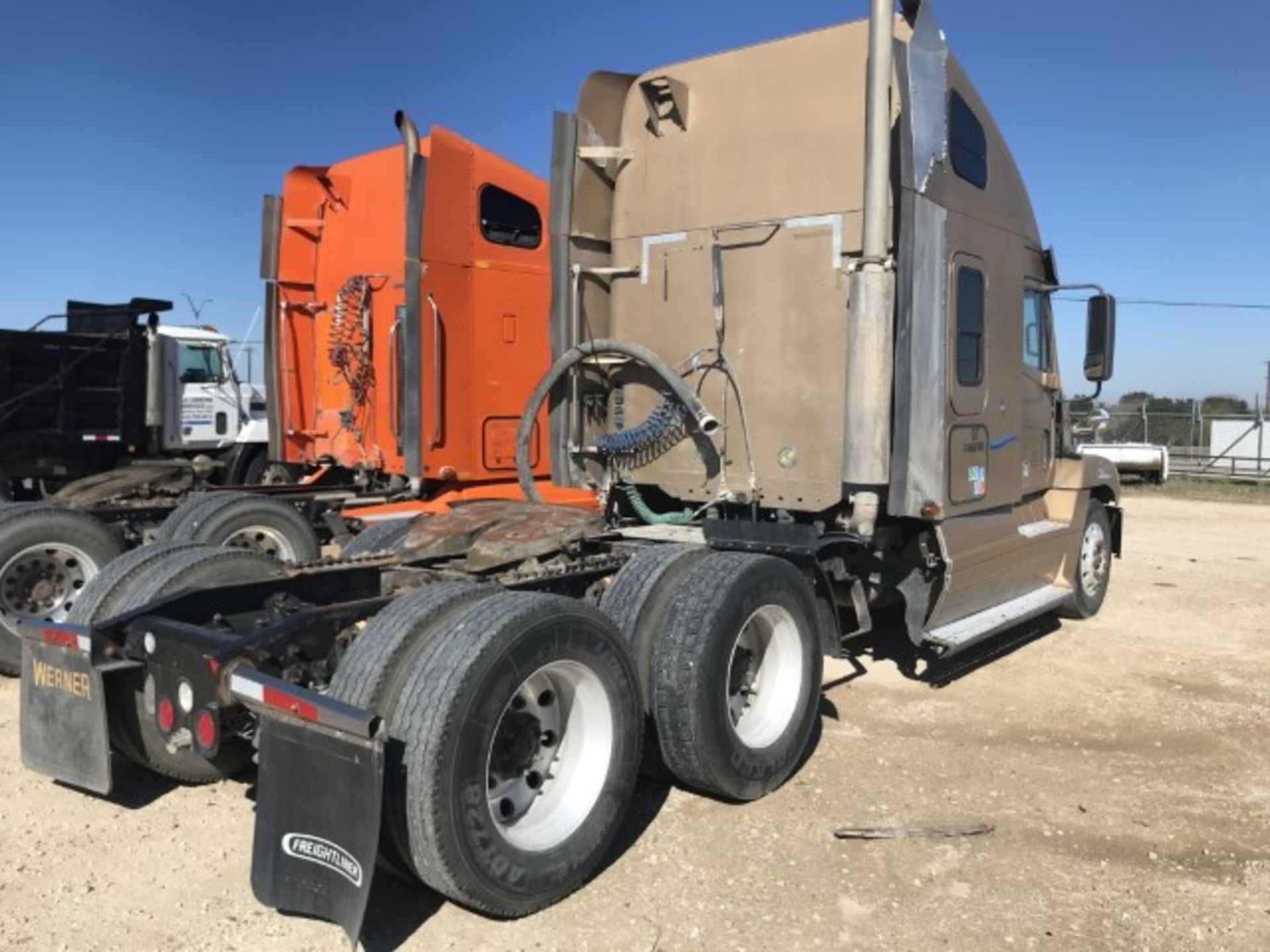 2007 Freightliner Century Class VIN: 1FUJBBCK57PW62996 Odometer States: 1,1 - Image 3 of 7