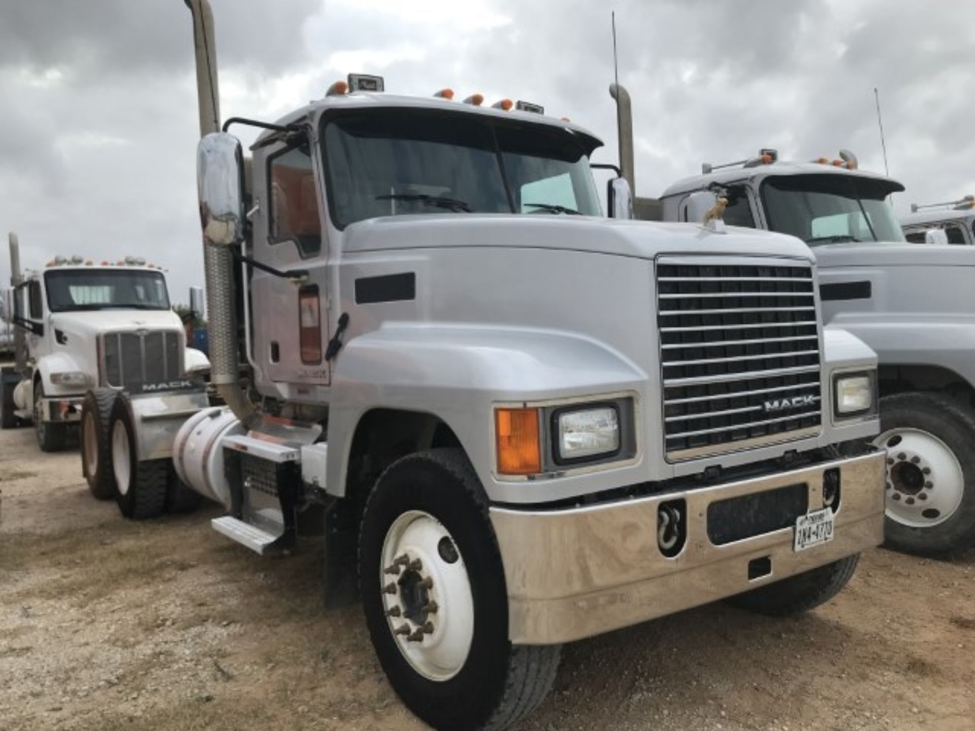 2018 Mack CHU613 VIN: 1M1AN07Y4JM027679 Odometer States: 116,434 Color: Gra - Image 2 of 8
