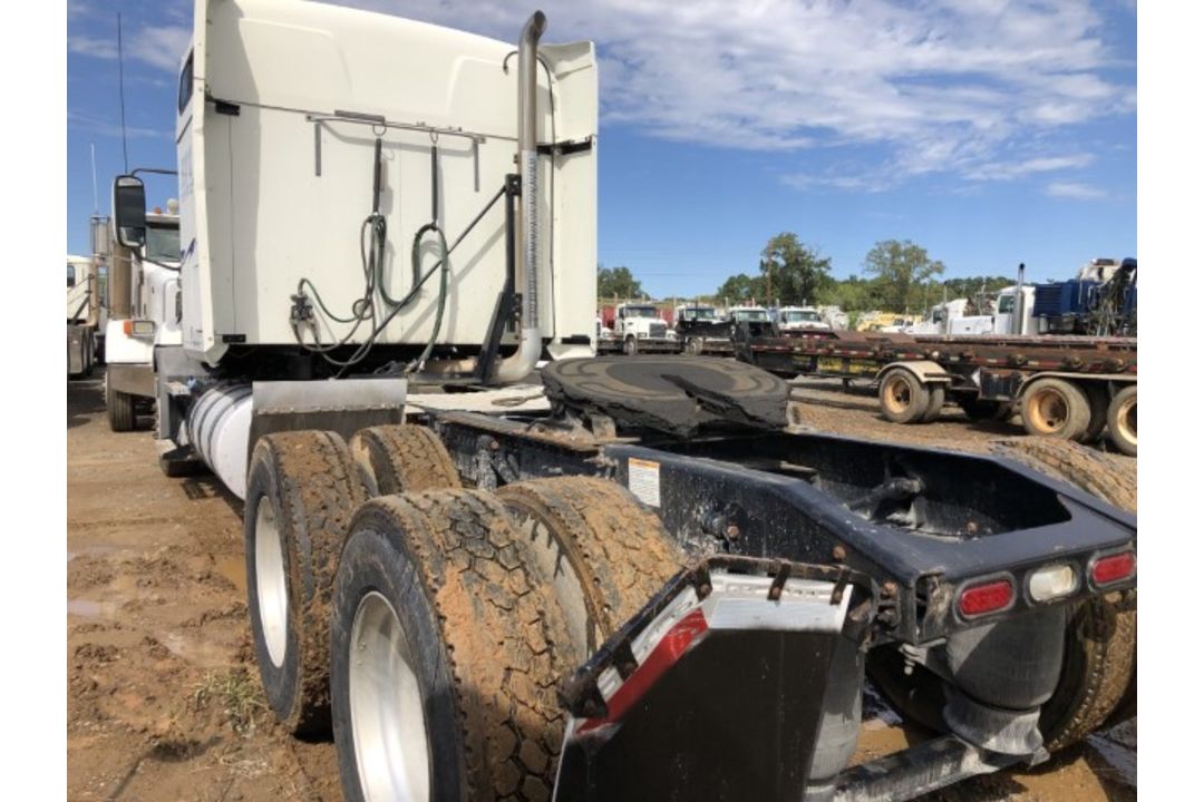 2013 Mack CXU613 VIN: 1M1AW09Y9DM031676 Odometer States: 636148 Color: Whit - Image 4 of 6