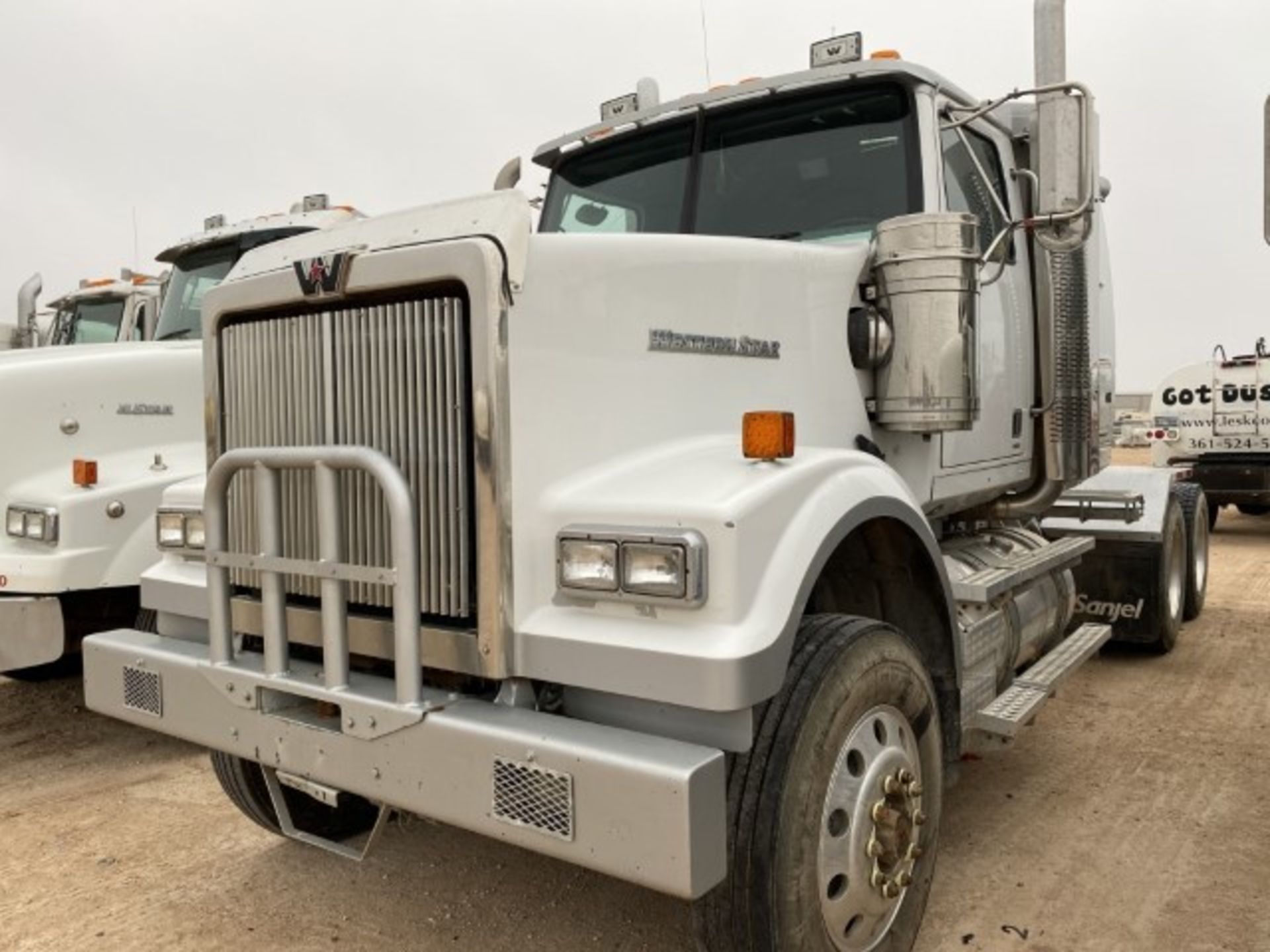 2012 Western Star 4900 VIN: 5KJJAEBG6CPBK9001 Odometer States: 97929 Color: