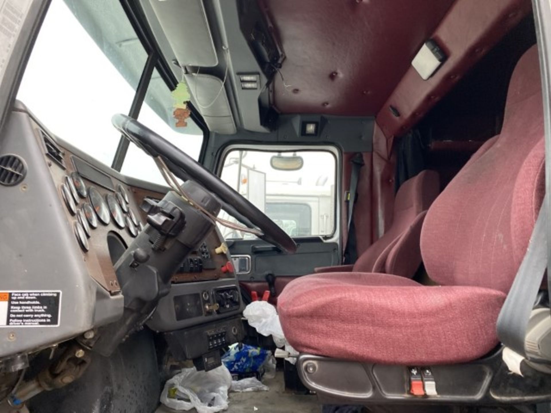 2012 Western Star 4900 VIN: 5KJJAEBG6CPBK9001 Odometer States: 97929 Color: - Image 5 of 5