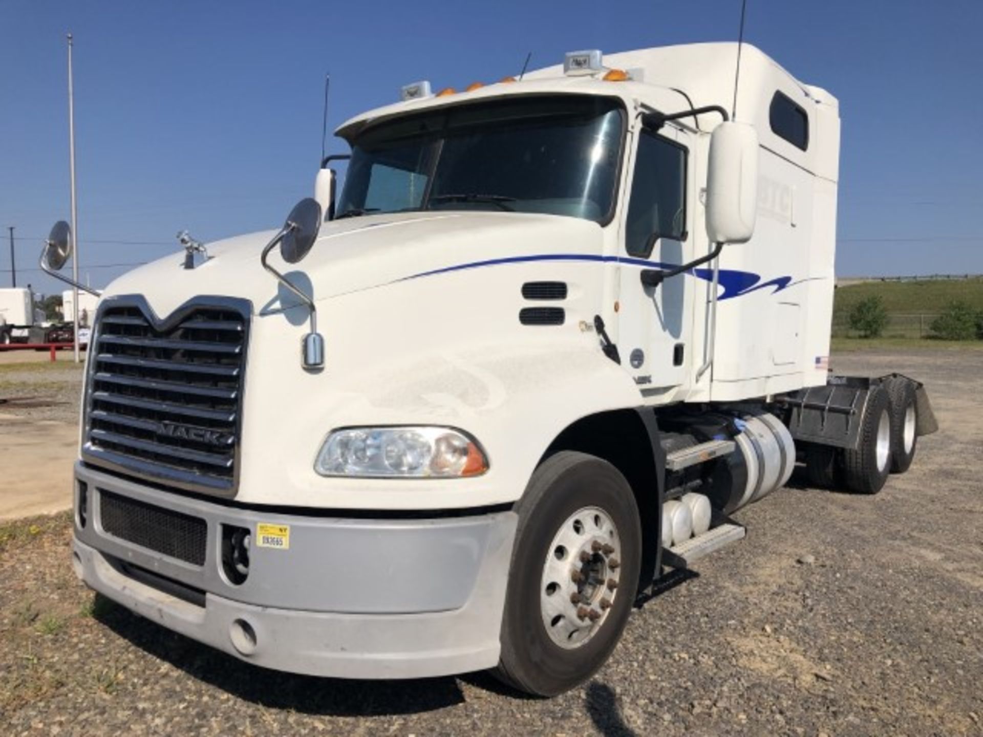 2014 Mack CXU613 VIN: 1M1AW09Y0EM041465 Odometer States: 502432 Color: Whit