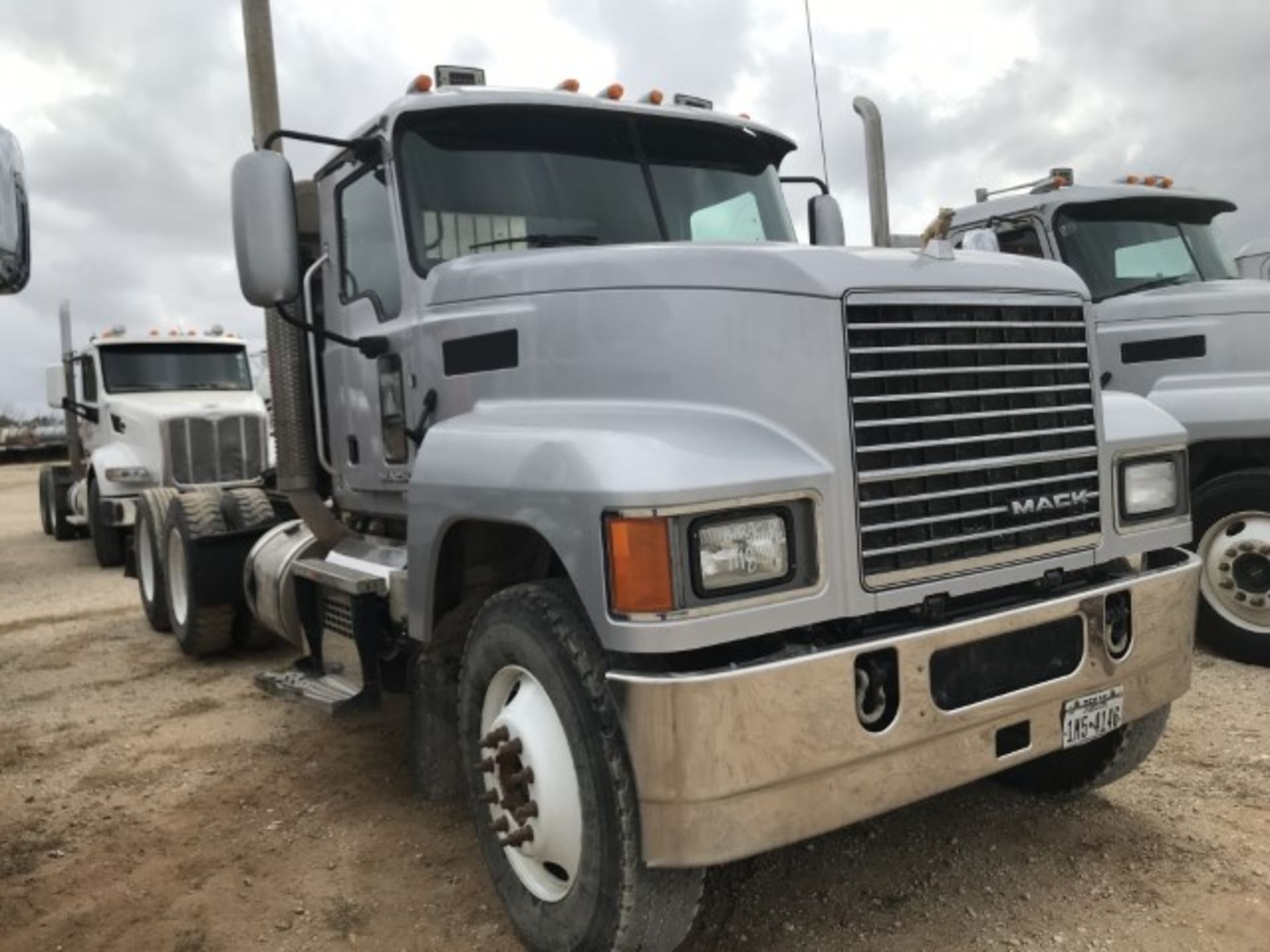 2018 Mack CHU613 VIN: 1M1AN07Y8JM028401 Odometer States: 127,183 Color: Gra - Image 2 of 8