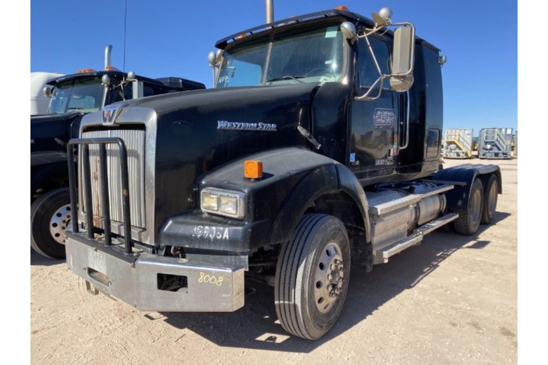 2011 Western Star 4900 VIN: 5KJJALDV0BPBA7747 Odometer States: 39177 Color: - Image 1 of 6