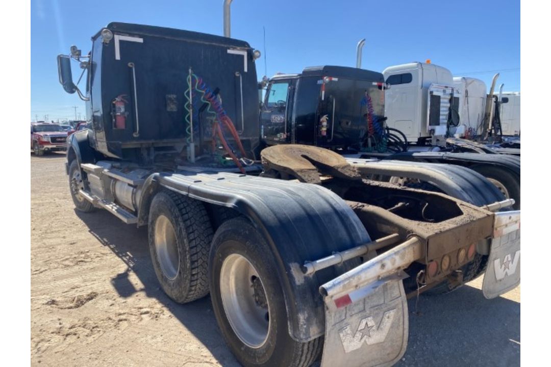 2011 Western Star 4900 VIN: 5KJJALDV0BPBA7747 Odometer States: 39177 Color: - Image 4 of 6