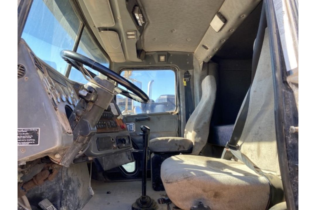 2011 Western Star 4900 VIN: 5KJJALDV0BPBA7747 Odometer States: 39177 Color: - Image 5 of 6