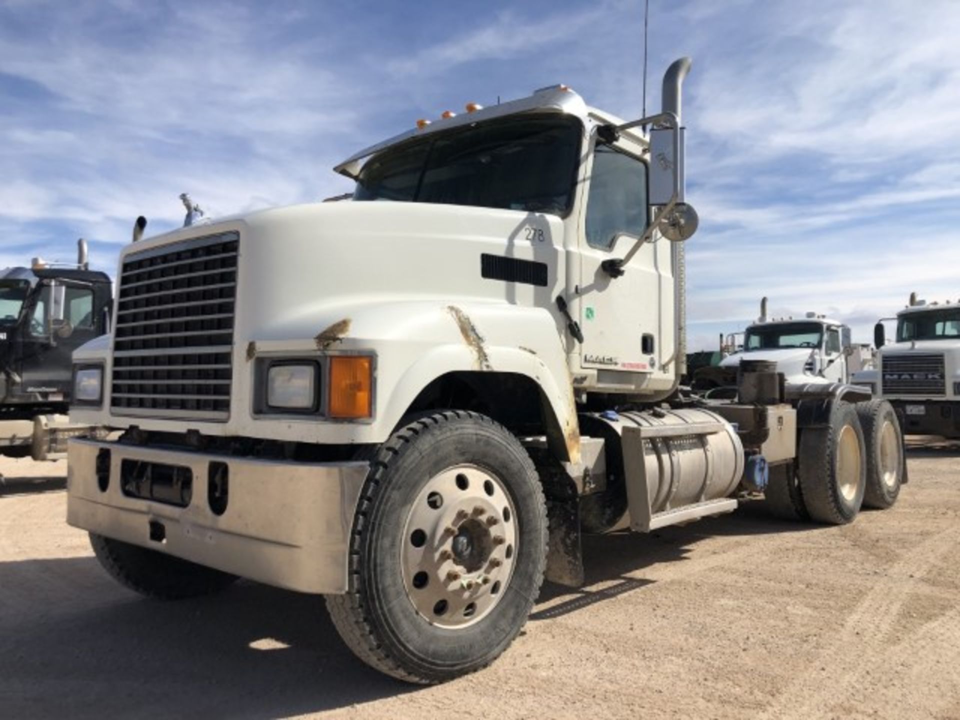 2015 Mack CHU613 VIN: 1M1AN07Y6FM018960 Odometer States: 378020 Color: Whit