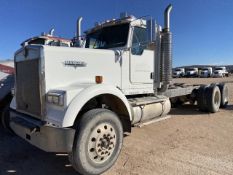 Kenworth T800 Cab & Chassis VIN: 130766 Odometer States: 477008 Color: Whit