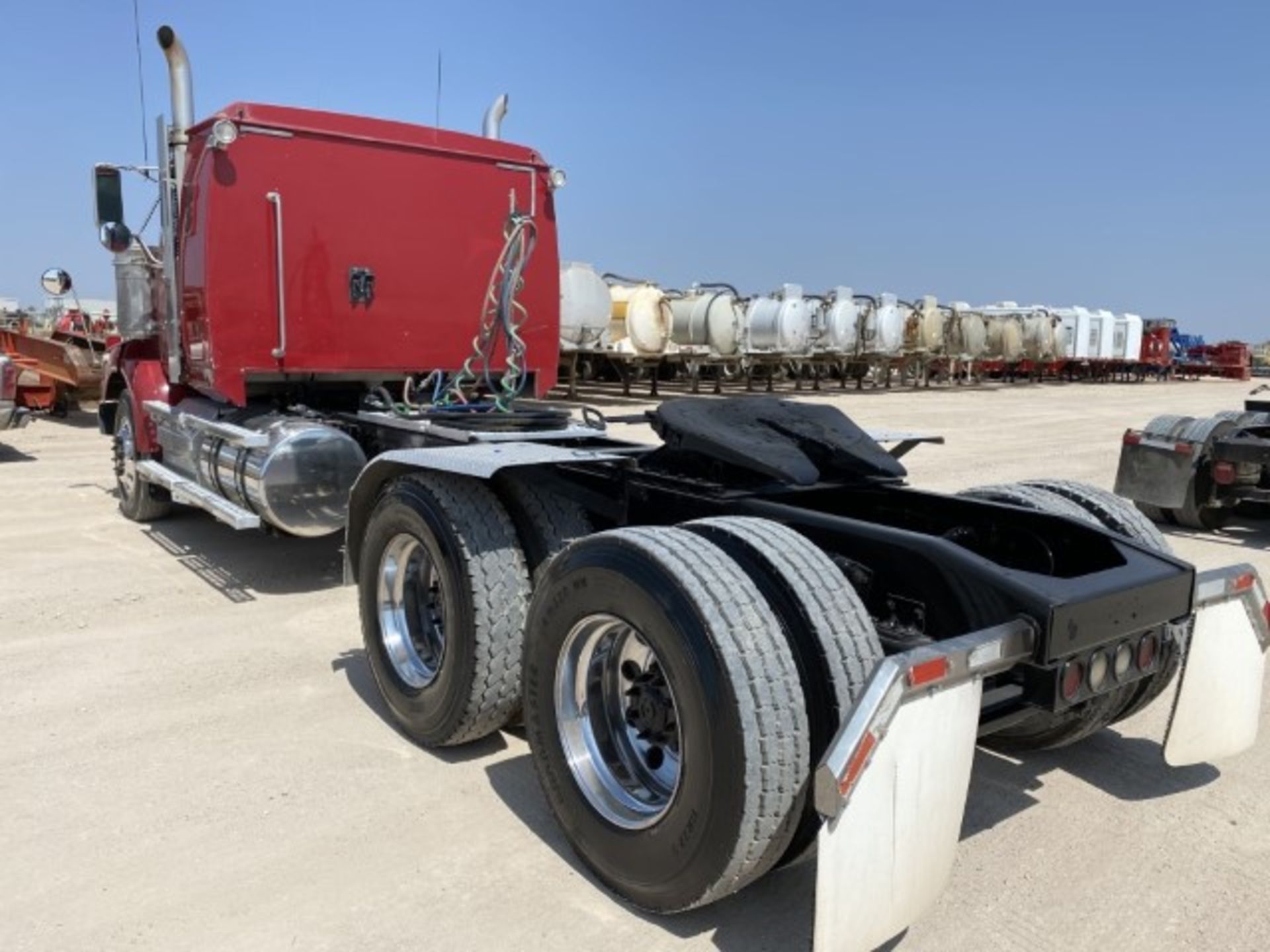 2012 Western Star 4900ex VIN: 5KJJALDRXCPBR6915 Odometer States: 203603 Col - Image 4 of 7
