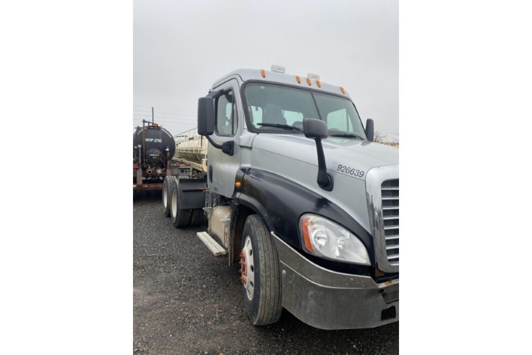 2011 Freightliner Cascadia VIN: 1FUJGEDRXBSBD8648 Odometer States: TMU Colo - Image 1 of 5