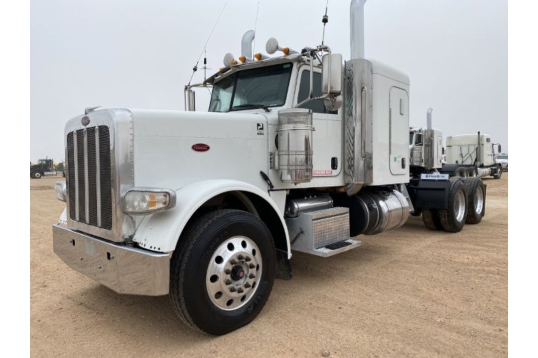 2016 Peterbilt 389 Flattop VIN: 1XPXD49XXGD323130 Odometer States: 203548 C - Image 1 of 9