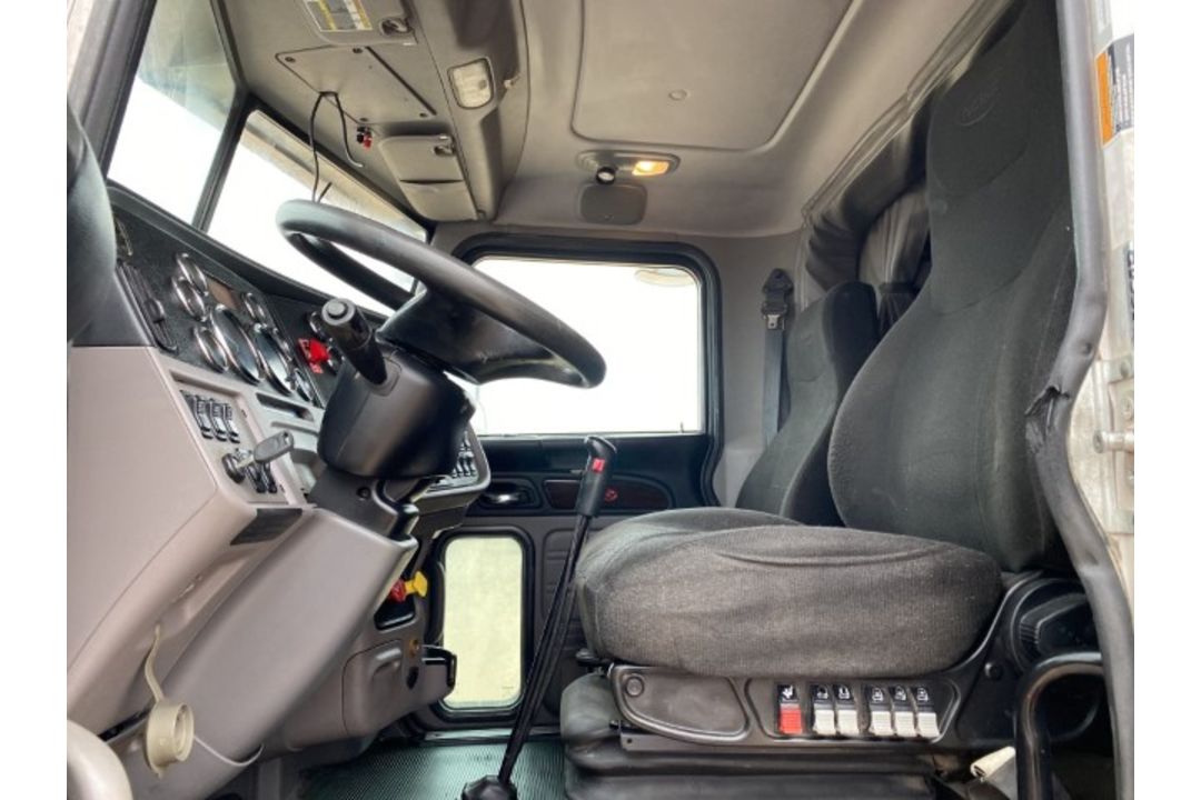 2016 Peterbilt 389 Flattop VIN: 1XPXD49XXGD323130 Odometer States: 203548 C - Image 7 of 9