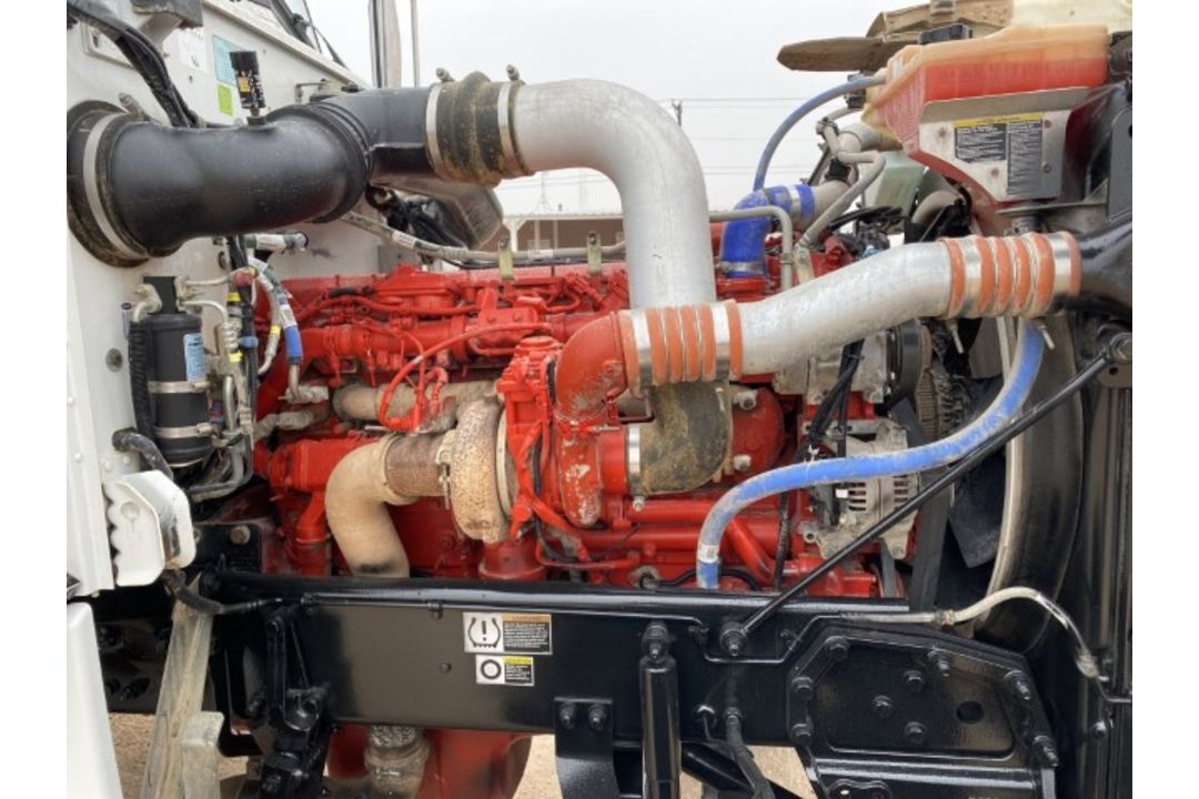 2015 Peterbilt 389 Flattop VIN: 1XPXD49X2FD268607 Odometer States: 181536 C - Image 5 of 9