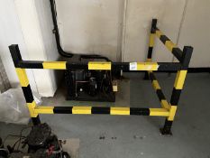 Barriers yellow & black