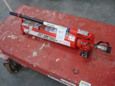 Hydraulic hand pump medium