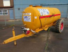 Towable water bowser dust