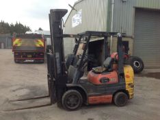 1999 Caterpillar 5 ton diesel fork lift